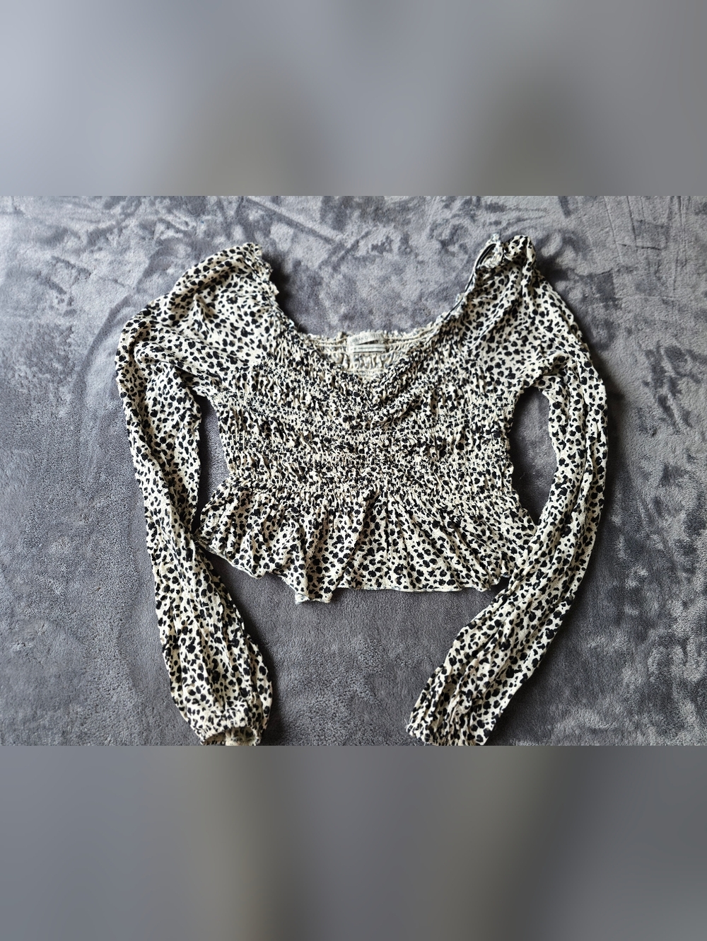 Urban Outfitters Croppee Leopard Print Smocked Top Size Medium - Picture 2 of 12
